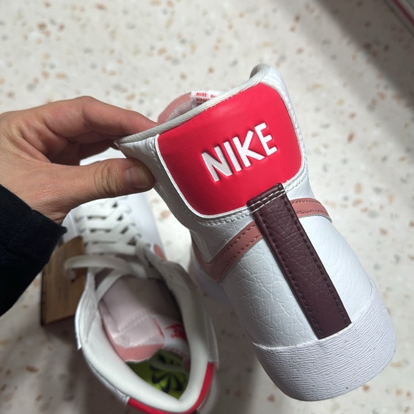 Nike women’s blazer mid 77’ size 7 - Picture 6 of 6